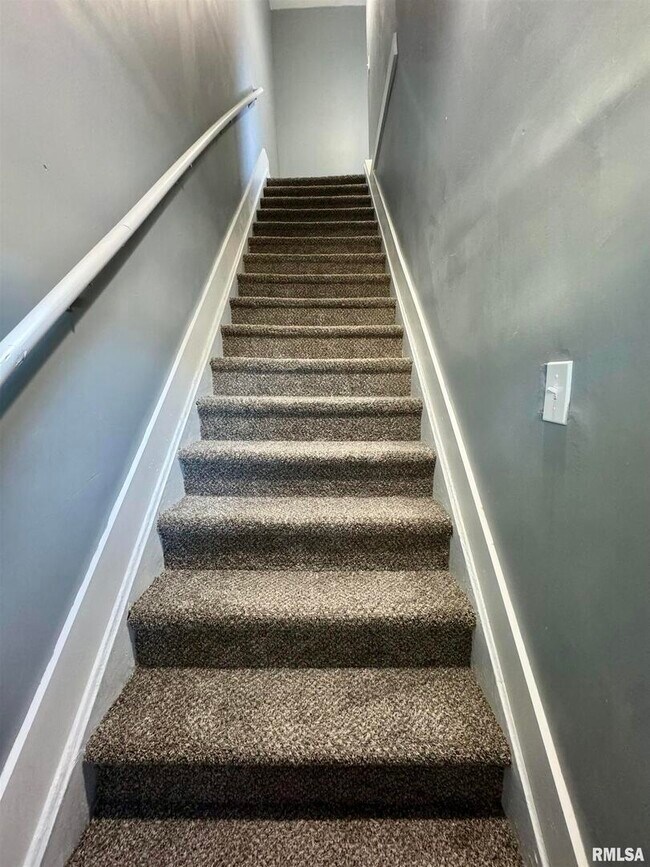 Foto del edificio - 627 N Division St