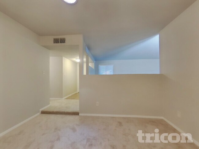 Foto del edificio - 1349 W Morrow Dr