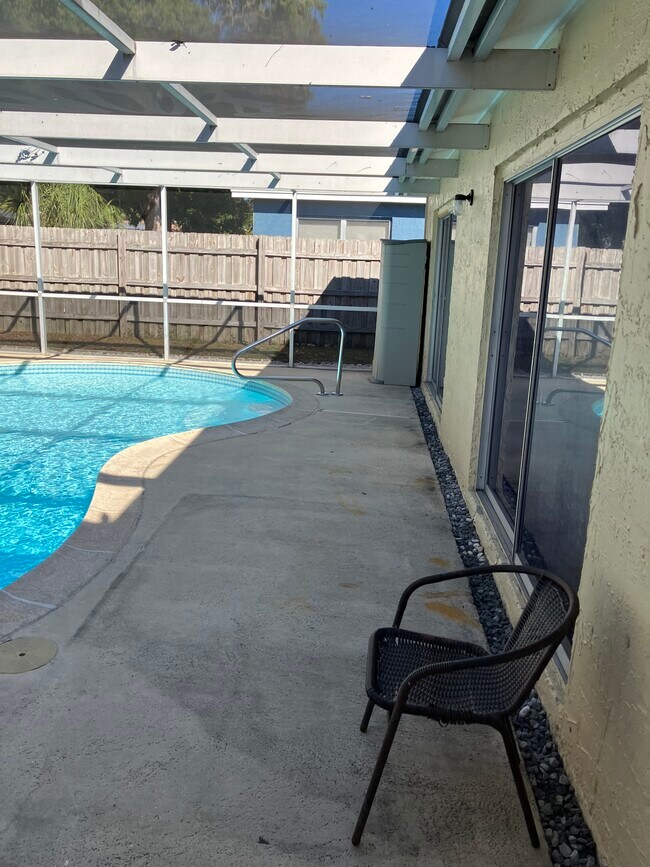 Áreas de piscina - 9837 Marlinton Ln