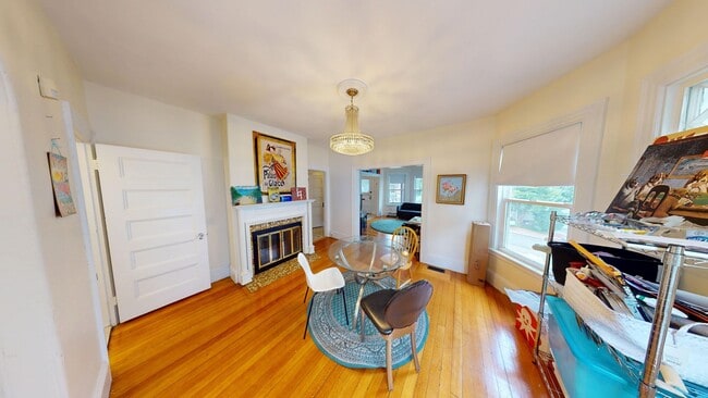 Photo - Spacious 6-Bed Victorian w/ Central Air, D... House