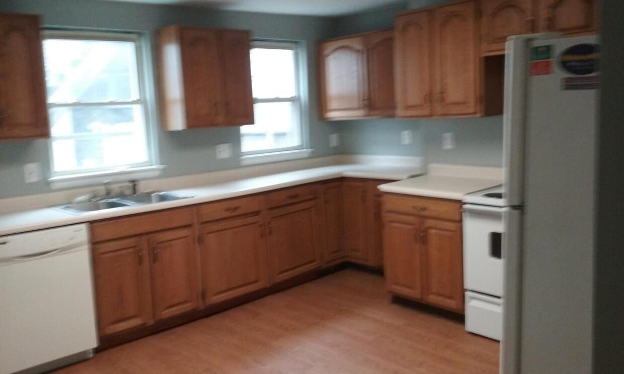 roomy bright eat-in kitchen - 1729 Carey Way