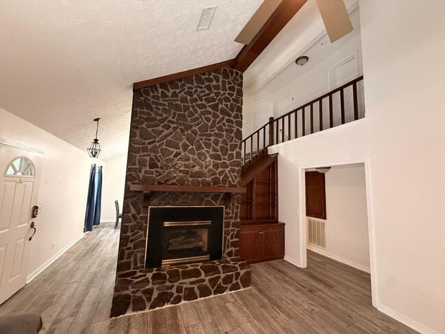 Building Photo - Spacious 4BR Home in Desirable North Columbus