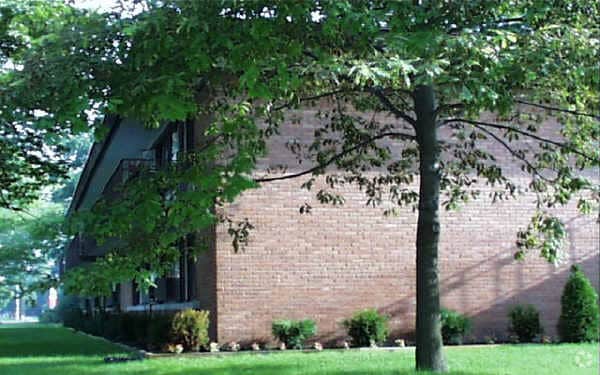Primary Photo - 2400 Dewes Street
