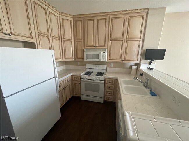 Building Photo - 10180 Deerfield Beach Ave