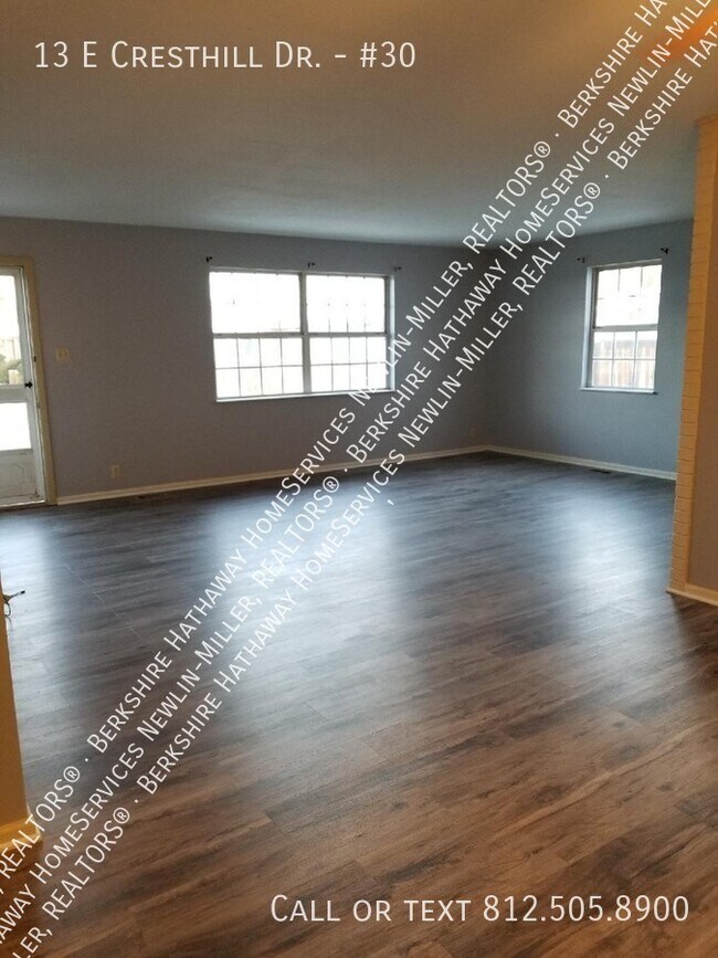 Building Photo - South side location 3 Bedrooms & 2 Bath Co...