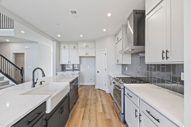 Building Photo - 72 Clear Lk Pkwy