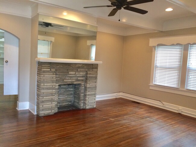 Building Photo - GORGEOUS 5 BEDROOM- $1795 PER MONTH!!