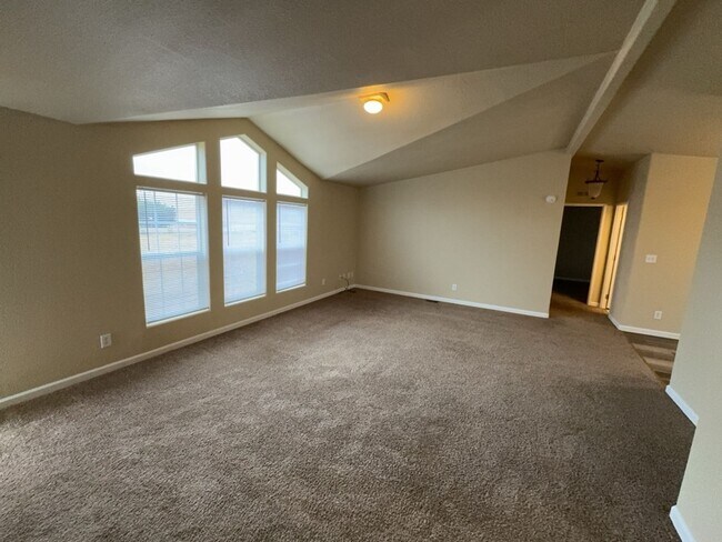 Foto del edificio - 3 Bedroom 2 Bath 2 Car Garage Home