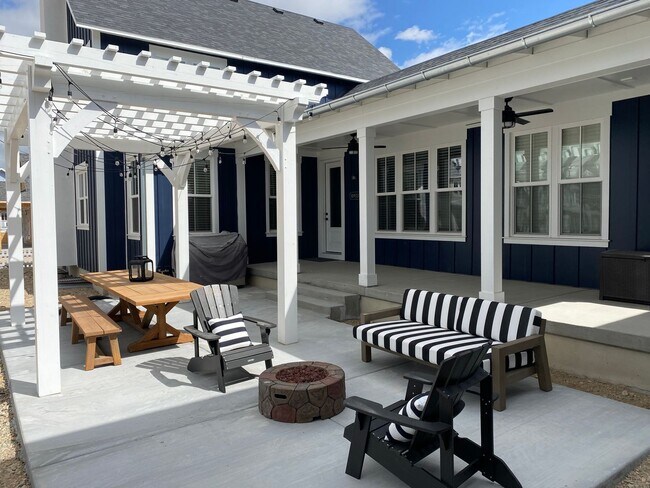 Building Photo - Daybreak Property