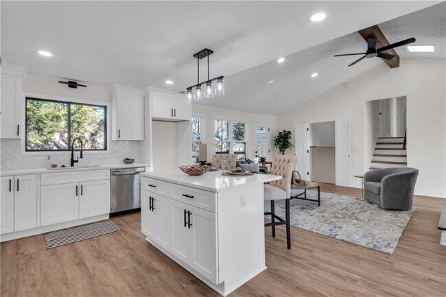 Foto del edificio - 2645 Shadow Woods Cir NE