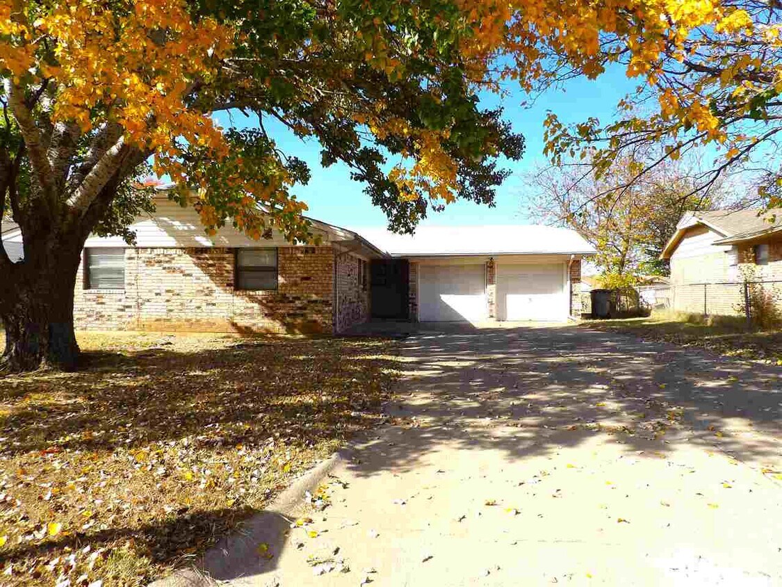 Foto principal - 125 SE Surrey Ln