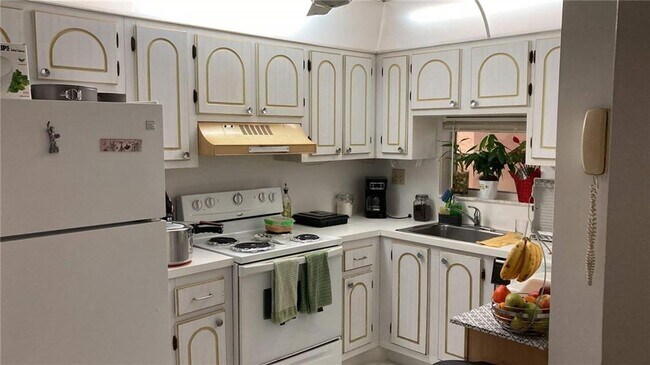 Building Photo - 8970 S Hollybrook Blvd