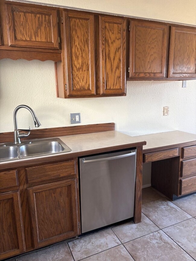 Building Photo - Great Condo in Great Area