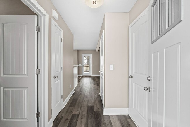 Building Photo - Pet Friendly Three Bedroom with Bonus!