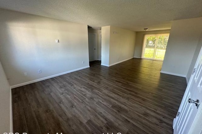Building Photo - 9154 Rainbow Ln
