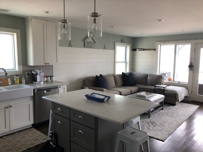 Foto del edificio - 1001 Fairfield Beach Rd