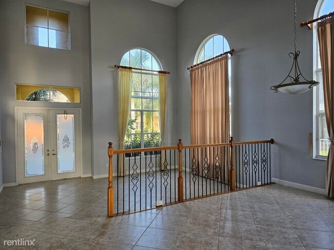Foto del edificio - 6 br, 4 bath House - 3073 Hartridge Ter