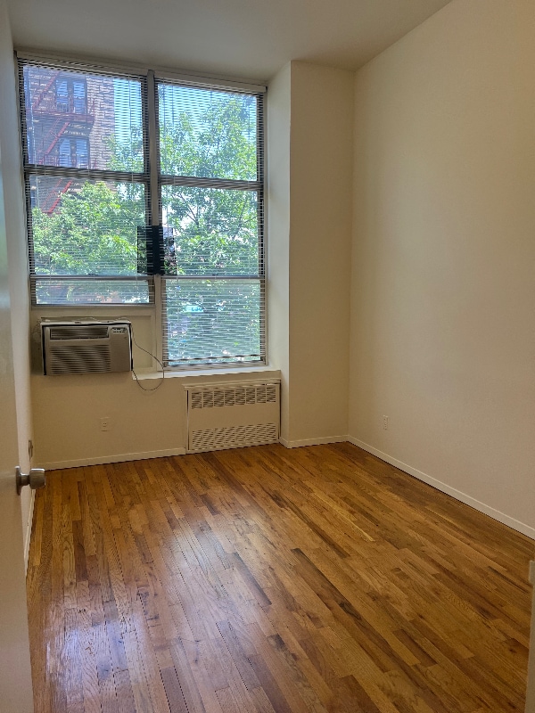 Building Photo - 6120 Woodside Ave