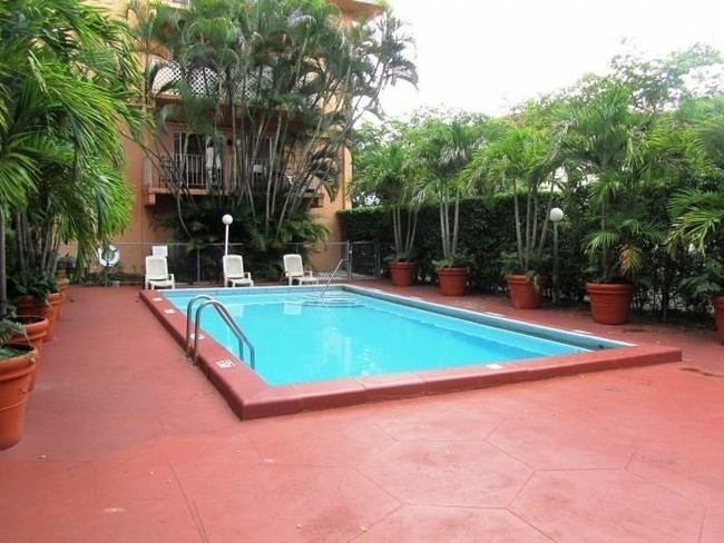 Piscina - Dade House Apartments