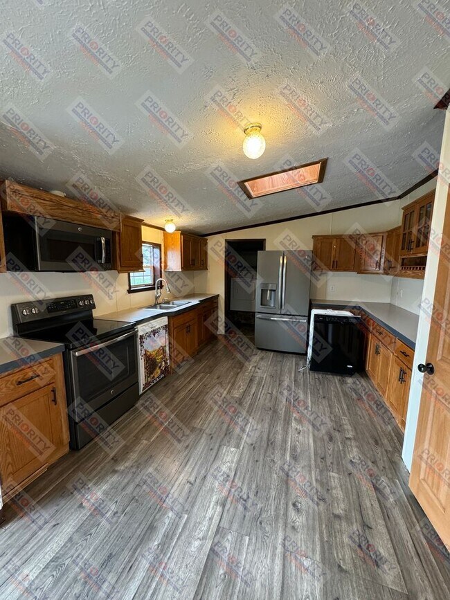 Foto del edificio - Spacious 4 bedroom single family home