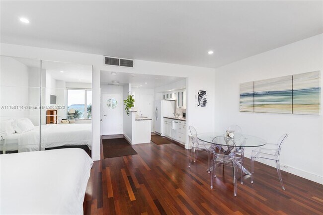 Building Photo - 4925 Collins Ave