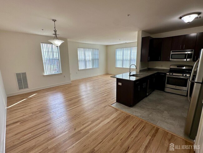 Building Photo - 101 Roosevelt Ave