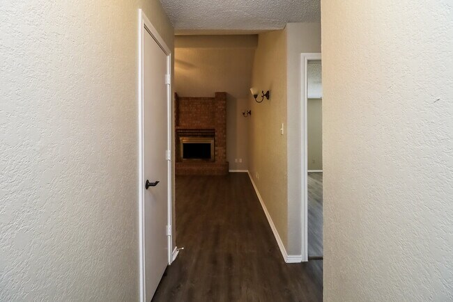 Foto del edificio - 721 Owens Dr