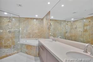 Foto del edificio - 4 br, 3.5 bath Condo - 7928 East Dr Apt 1800