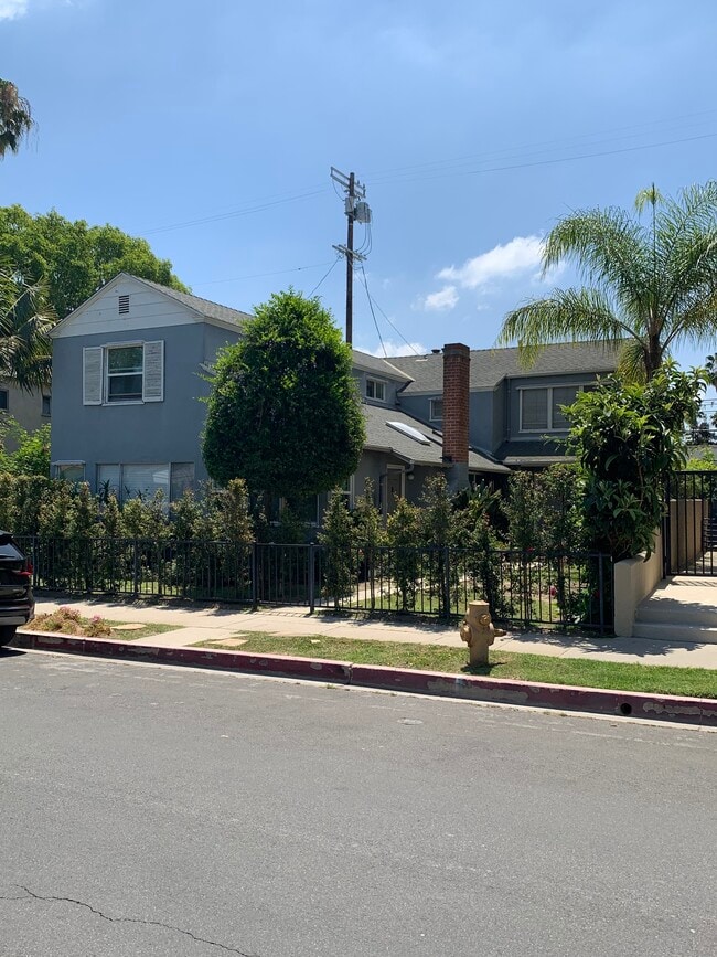 Building Photo - 9828 Vidor Dr