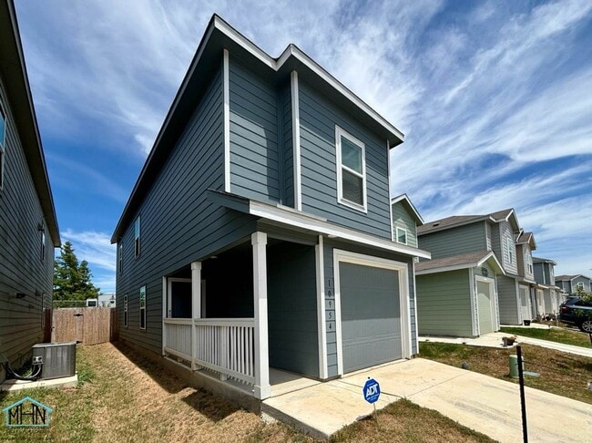 Building Photo - Incredible 3 bed/2.5 bath newer built home...