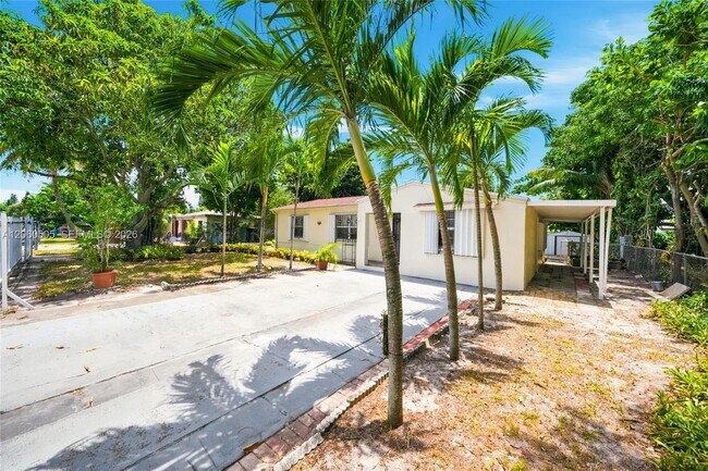Foto del edificio - 596 NW 109th St