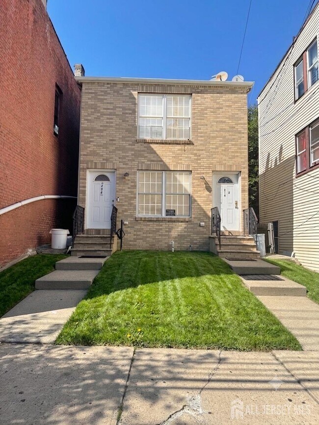Foto del edificio - 214 Hall Ave
