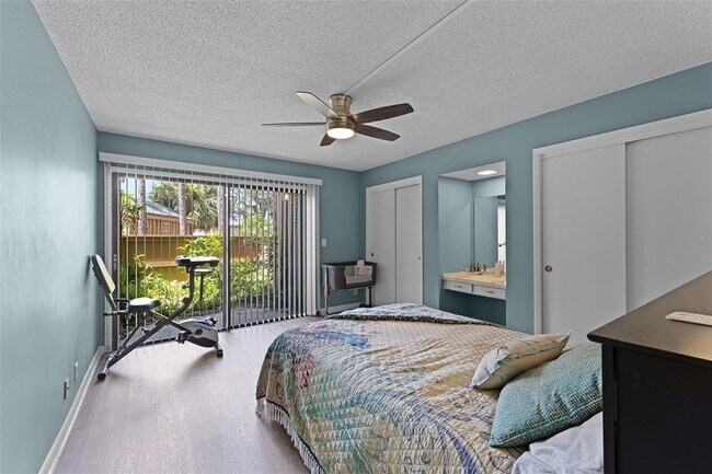 Foto del edificio - 260 Crown Oaks Way