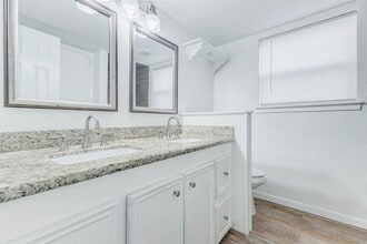 Building Photo - 15531 Edenvale St