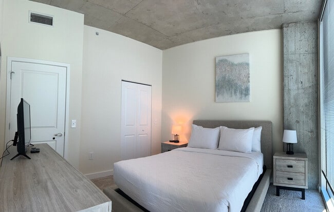 Foto del edificio - 300 S Church St