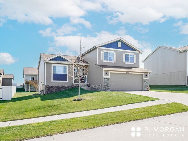Building Photo - 3 bedroom 2.5 bath house in Bennington!