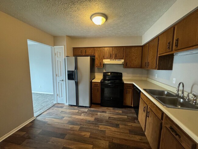 Foto del edificio - Pike Twp - 3 BR condo