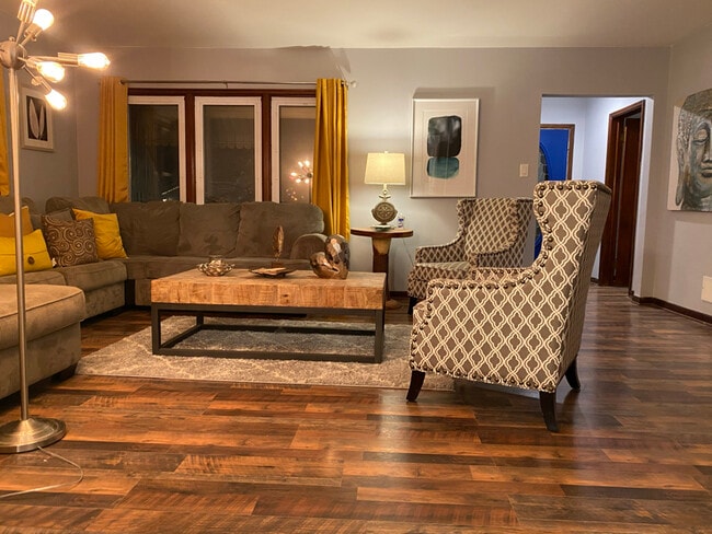 Foto del edificio - 1714 Waldo Blvd