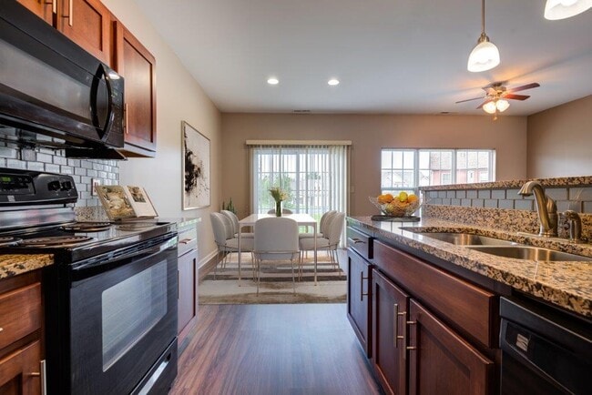 Foto del edificio - Preserve at Autumn Ridge Apartments and Townhomes