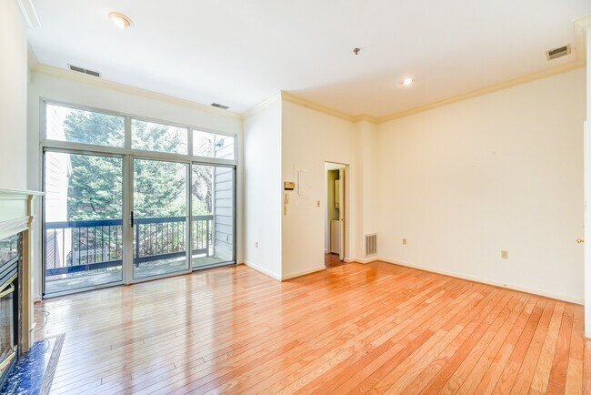 Foto del edificio - Two Level Two Bedroom Two Bath with Privat...