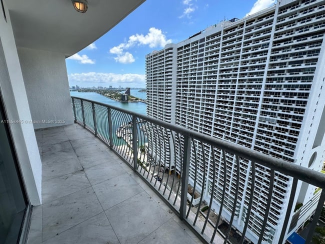 Foto del edificio - 1750 N Bayshore Dr