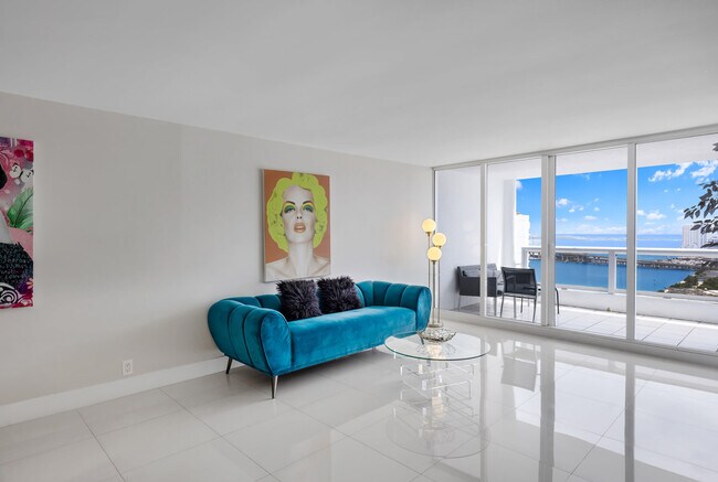 Foto del edificio - 1717 N Bayshore Dr