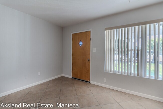 Foto del edificio - 3007 W Lathrop Rd
