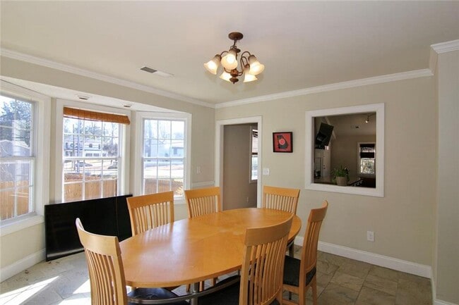 Building Photo - 2565 Camille Dr NE