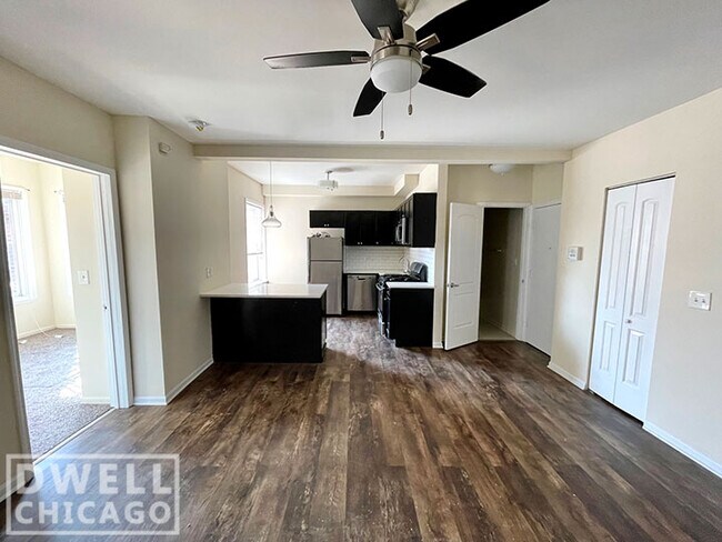 Foto del edificio - 1250 W Montrose Ave