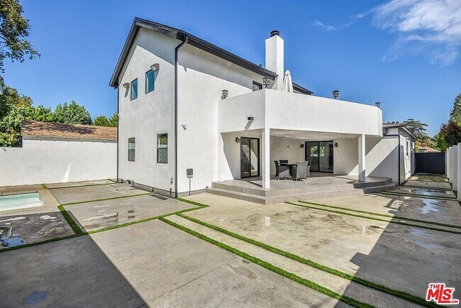 Foto del edificio - 4537 Farmdale Ave