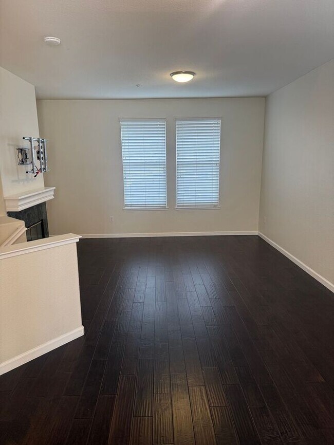 Foto del edificio - Stunning 2-bedroom, 2.5-bathroom condo