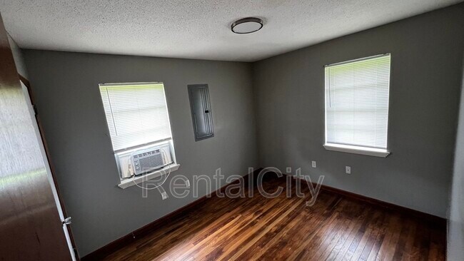 Building Photo - 5 Navy Cir