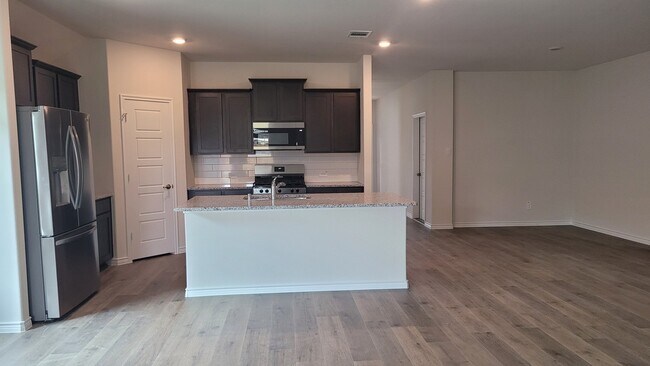 Building Photo - 509 Range Rd