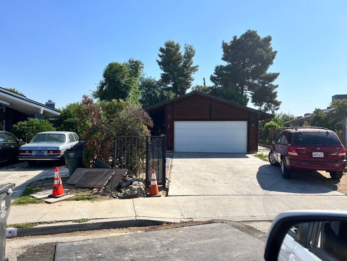 Foto principal - 1300 Langston St